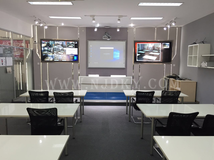 金陵中专汽车销售富媒体采集实训基地